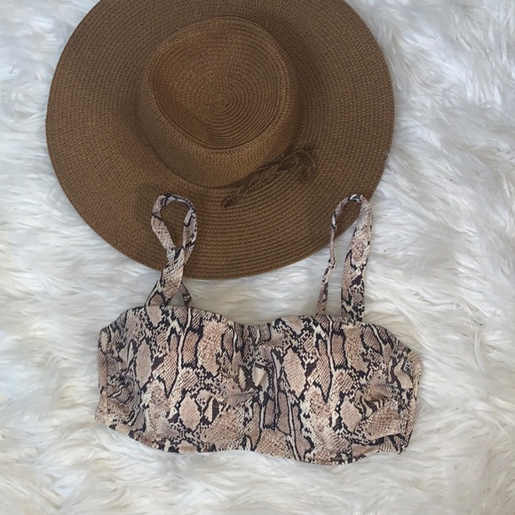 Shade & Shore Other - BNWOT shade & shore snakeskin bikini top with cups